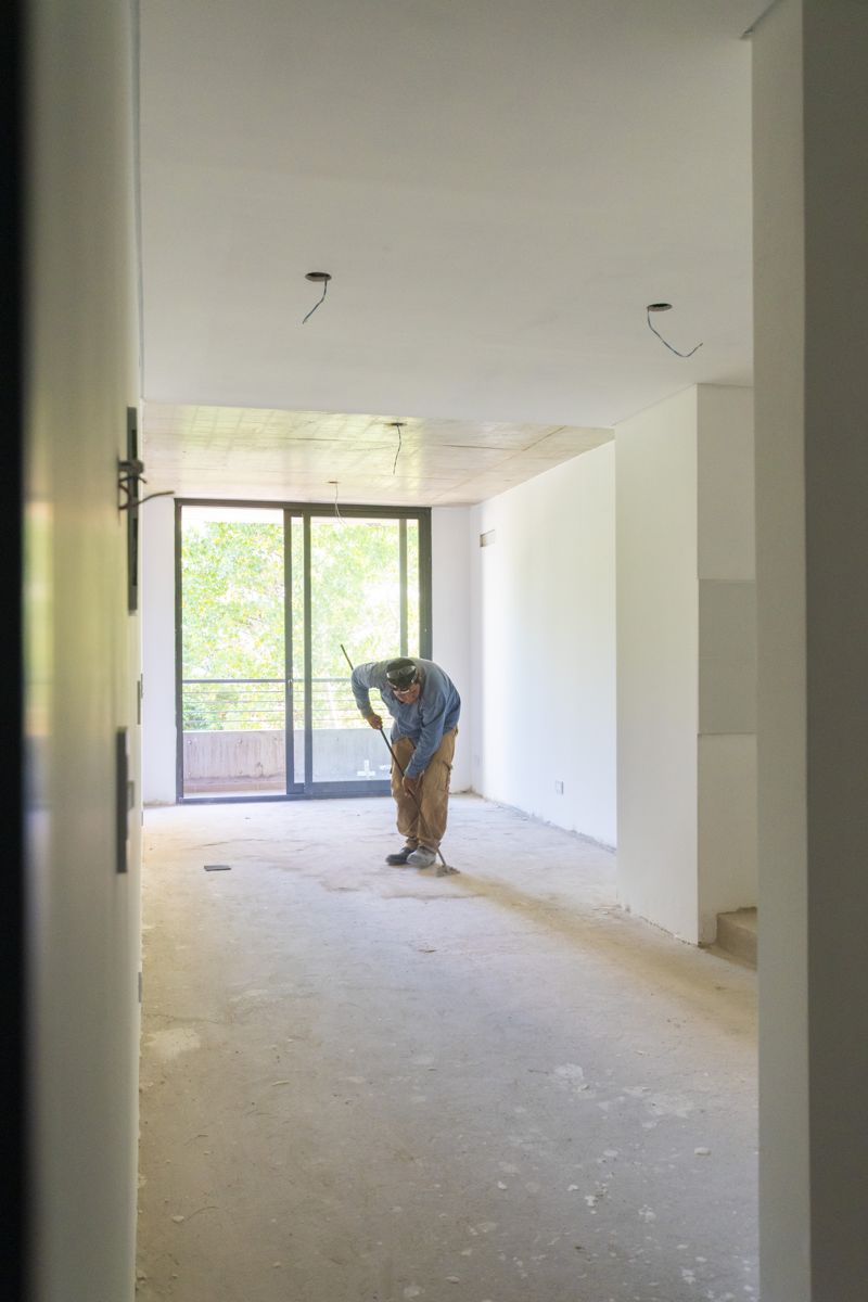 Interior de una unidad con aberturas colocadas