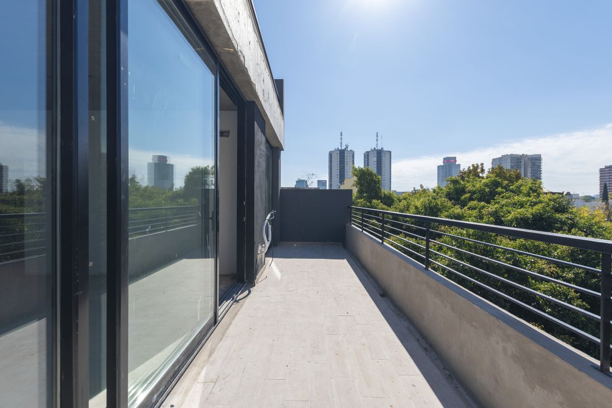 Balcón terraza con vista abierta
